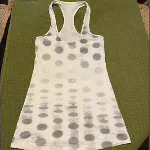 Lululemon tank not worn. Size 4-6